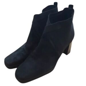 Stuart Weitzman Black Chelsea Suede Ankle Boots size 8 great cond minor scuffs